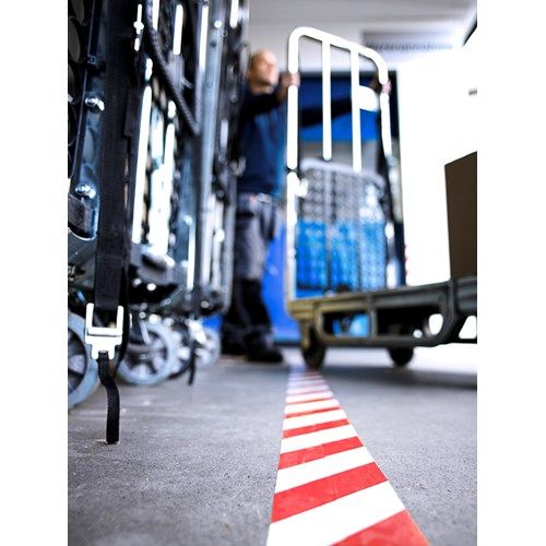 Tesa Markerings Tape Rood/Wit 50Mm X 33 Meter 60760 van Tesa te koop bij Schroef.nl. Art.nr: 17755