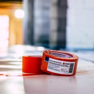 Ivana stuclopertape 33 meter x 50 mm breed oranje - Afbeelding 2