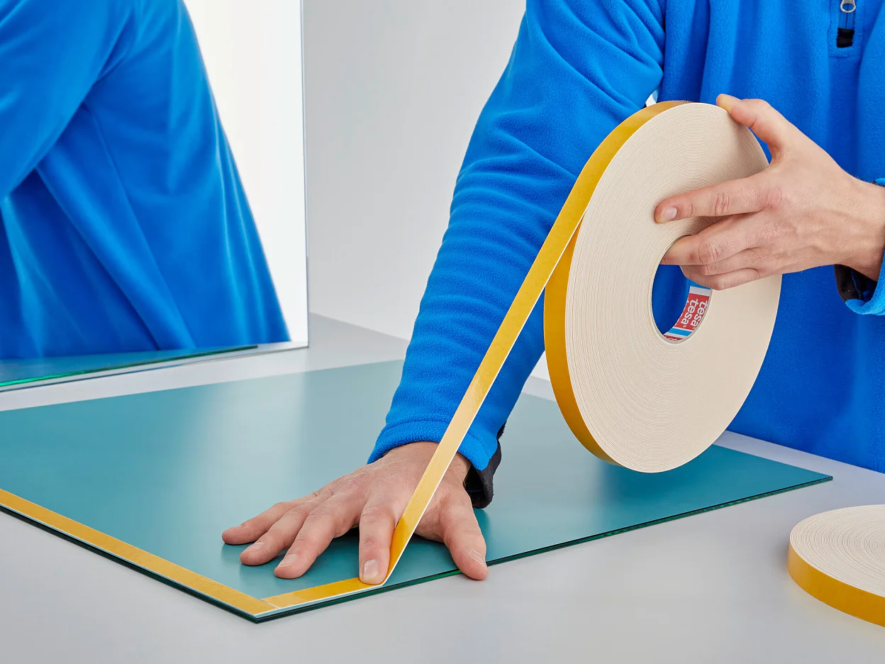 Tesa dubbelzijdig foamtape 19mm x 50 meter wit - Afbeelding 7