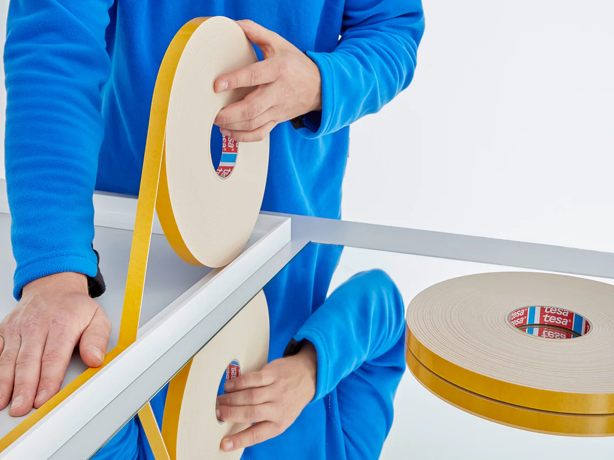 Tesa dubbelzijdig foamtape 19mm x 50 meter wit - Afbeelding 4