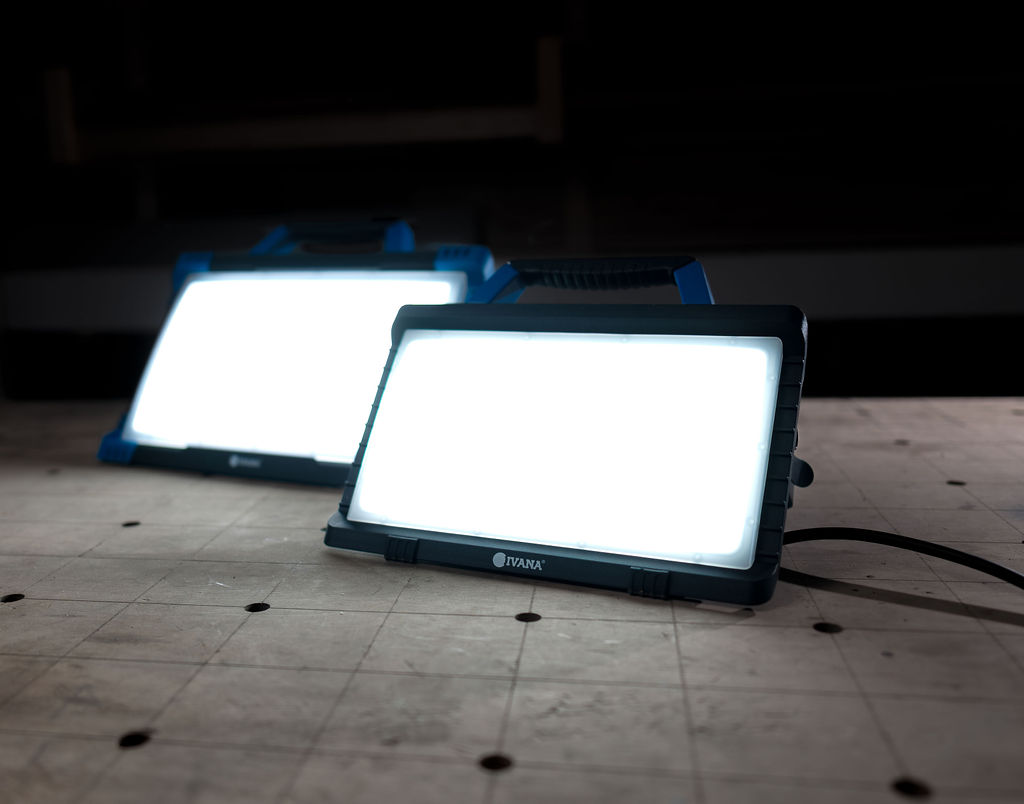 Ivana LED Bouwlamp Accro 45, 45 Watt, 4950 Lumen Klasse1, IP54, met 2 stopcontacten en 5 meter snoer 57183 - Afbeelding 2